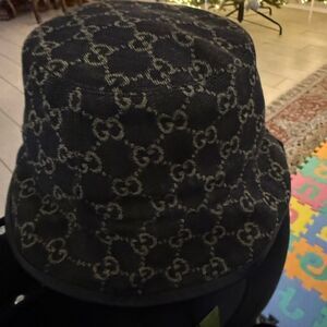 Brand new with box Gucci bucket hat adults size large new 59 cm